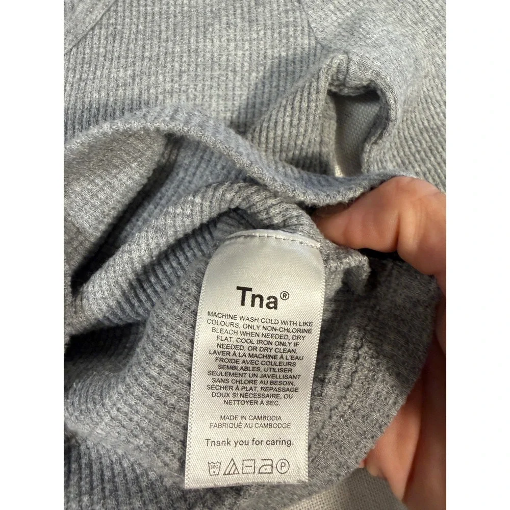 Aritzia Tna Grey Waffle Knit Notch Neck Cropped Long Sleeve Top small